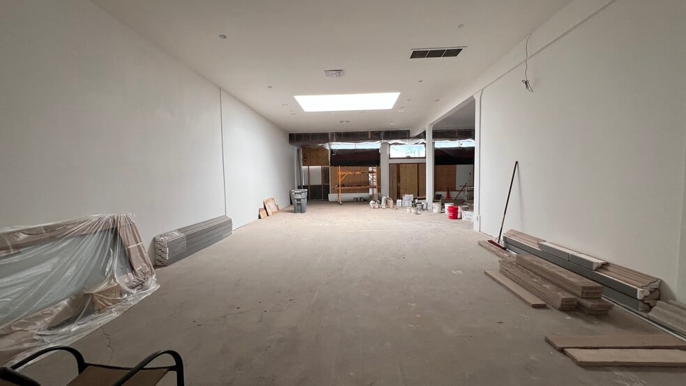 5425 Reseda Blvd, Tarzana, CA à louer - Photo de l’immeuble – Image 3 sur 19