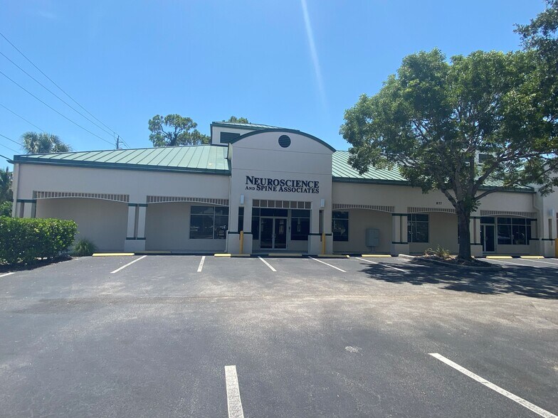 877 111th Ave N, Naples, FL à louer - Photo de l’immeuble – Image 1 sur 6