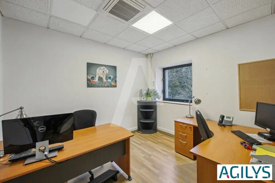 Bureau dans Les Ulis à louer - Photo de l’immeuble – Image 2 sur 6