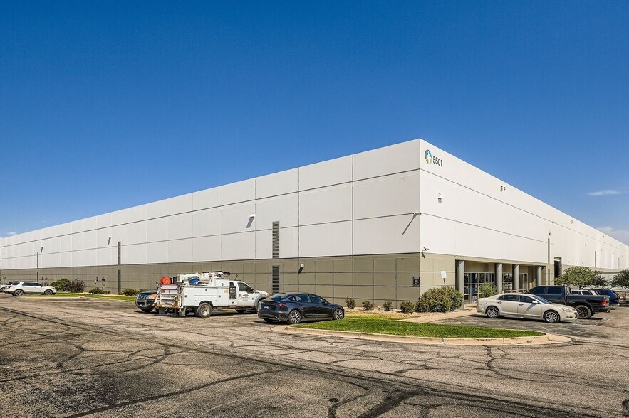 5501 Peoria St, Denver, CO à louer - Photo de l’immeuble – Image 2 sur 4
