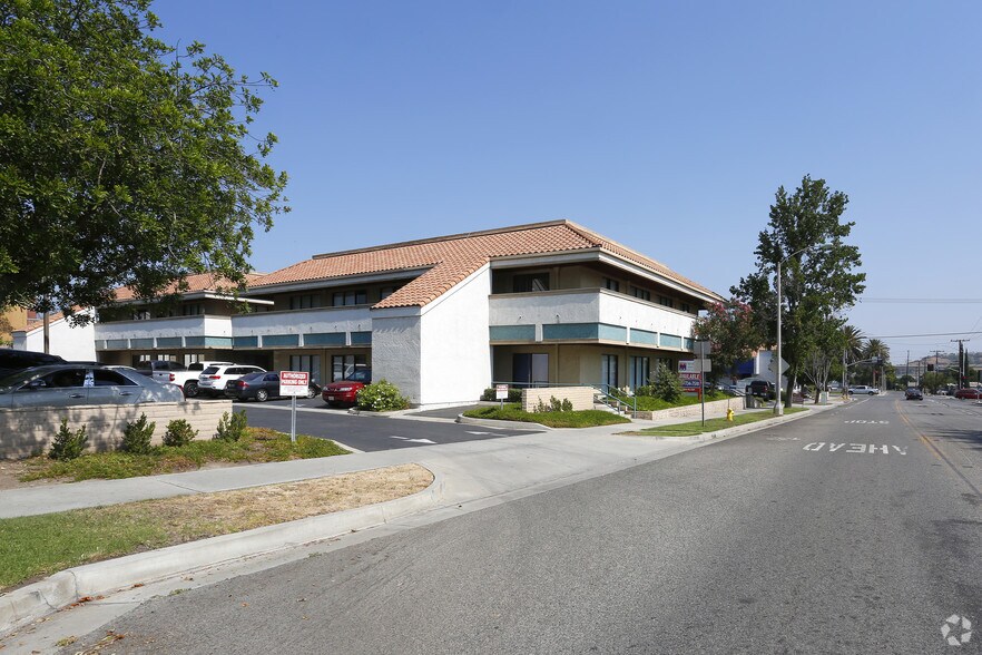 710 Rimpau Ave, Corona, CA à louer - Photo de l’immeuble – Image 3 sur 4
