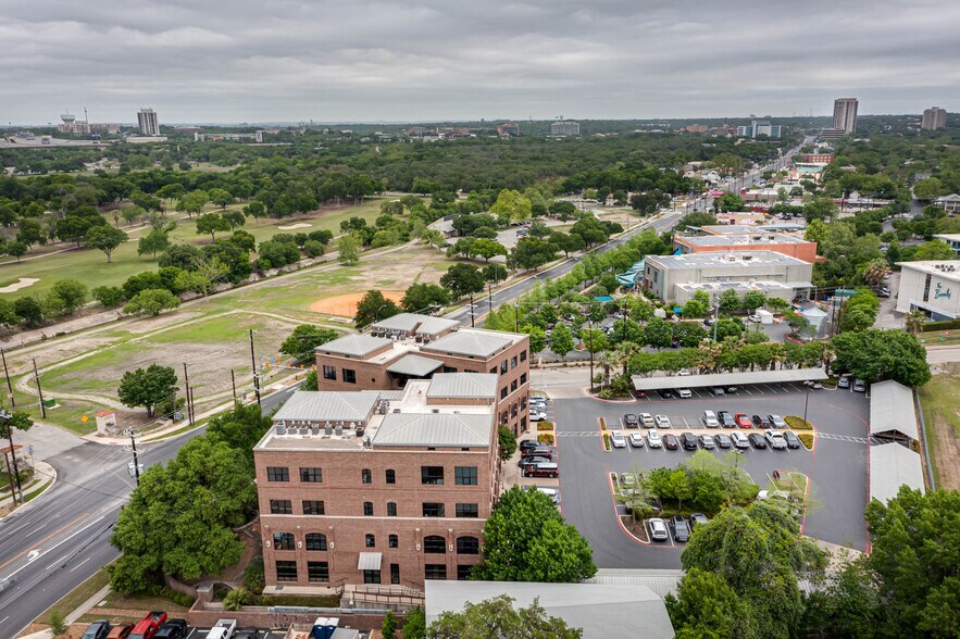 2632 Broadway St, San Antonio, TX à vendre - Photo de l’immeuble – Image 3 sur 18