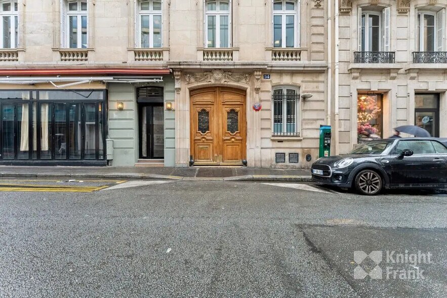 54 Rue De Ponthieu, Paris à louer - Photo de l’immeuble – Image 2 sur 17