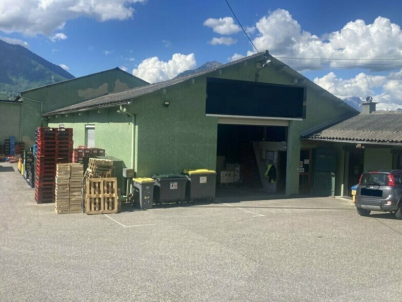 Industriel/Logistique dans Notre-Dame-des-Millières à vendre - Photo de l’immeuble – Image 2 sur 3