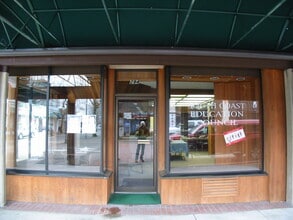 187 Central Ave, Coos Bay, OR à louer Photo de l’immeuble– Image 2 sur 10