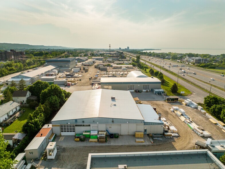 115 S Service Road portefeuille de 3 biens à vendre sur LoopNet.fr - Photo de l’immeuble – Image 1 sur 6