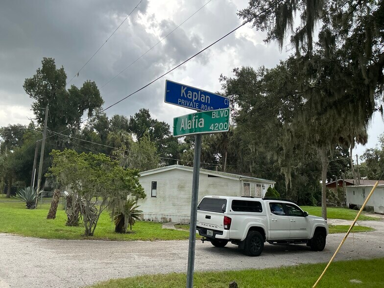 4201 Kaplan Ct, Brandon, FL à vendre - Photo principale – Image 1 sur 7