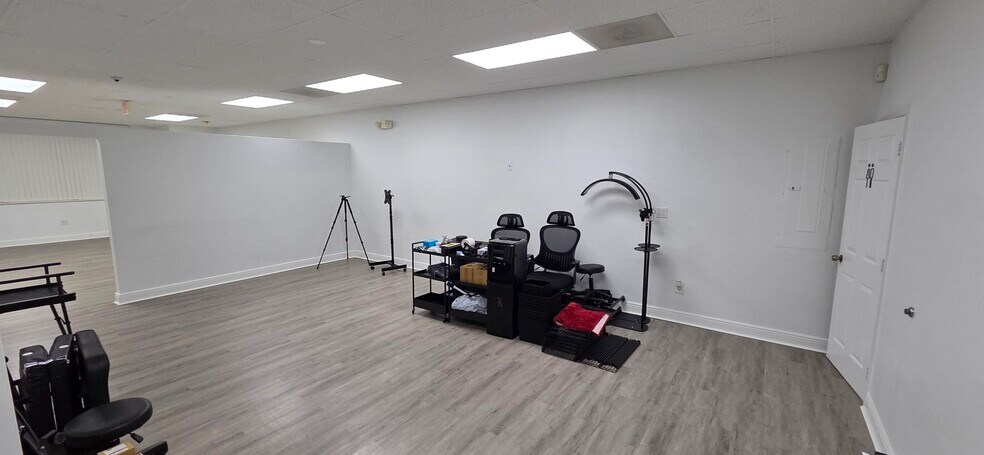 4503 NW 103rd Ave, Sunrise, FL à louer - Photo de l’immeuble – Image 2 sur 8