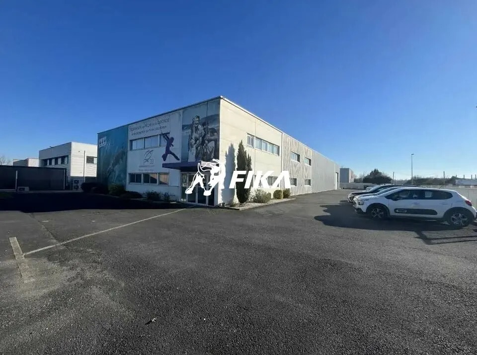 Local d'activités dans Beychac-et-Caillau à vendre Photo de l’immeuble– Image 1 sur 13