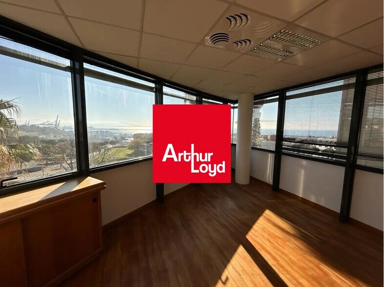 Bureau dans Marseille à louer - Photo de l’immeuble – Image 1 sur 17