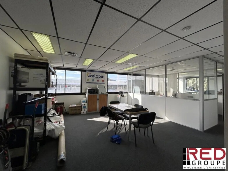 Avenue Du Club Hippique, Aix-en-Provence à louer - Photo de l’immeuble – Image 3 sur 4