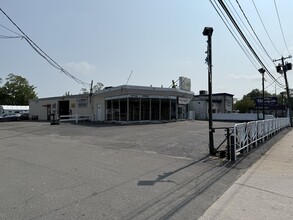 110 Sunrise Hwy, West Islip, NY à louer Photo de l’immeuble– Image 2 sur 4