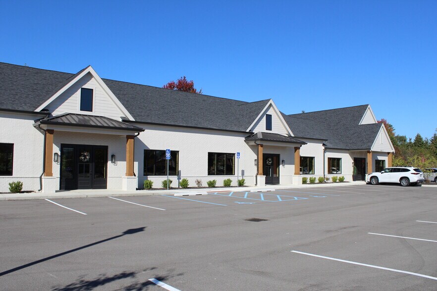 4611 Lisborn Dr, Carmel, IN à louer - Photo de l’immeuble – Image 3 sur 7