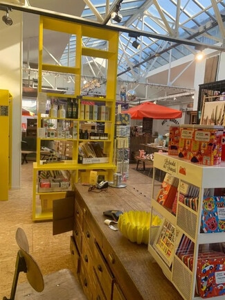 Plus de détails pour Local commercial à louer