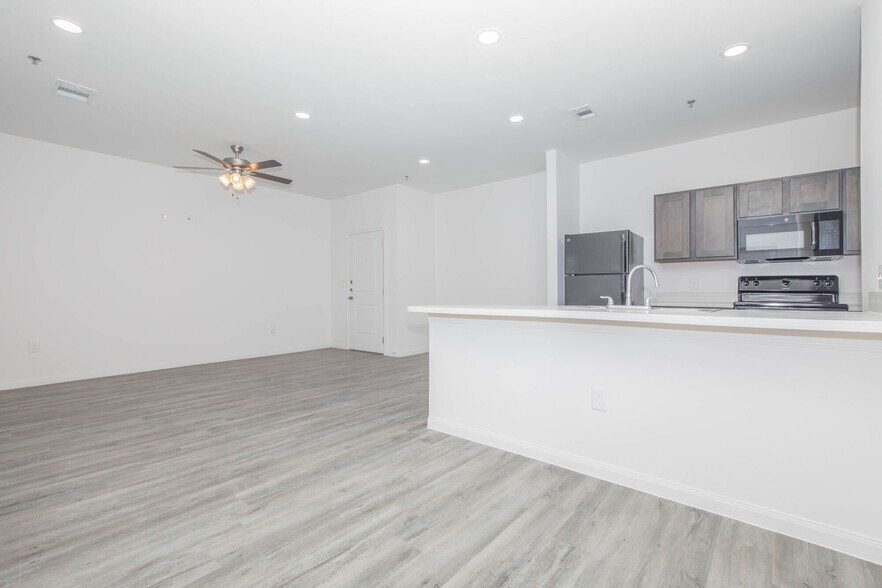 3721 E Ruben Torres Blvd, Brownsville, TX à vendre - Photo de l’immeuble – Image 2 sur 57