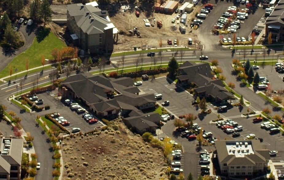 499 SW Upper Terrace Dr, Bend, OR à louer - Photo principale – Image 2 sur 14