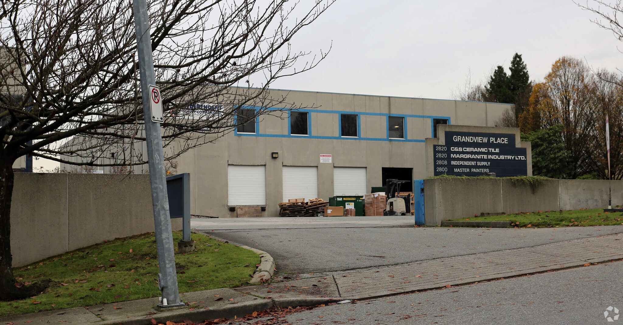 2820 Ingleton Ave, Burnaby, BC à louer Photo de l’immeuble– Image 1 sur 15