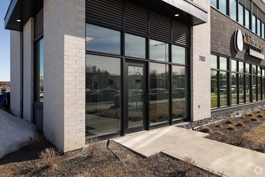 7001 Boul Pie-IX, Montréal, QC à louer - Photo de l’immeuble – Image 3 sur 6