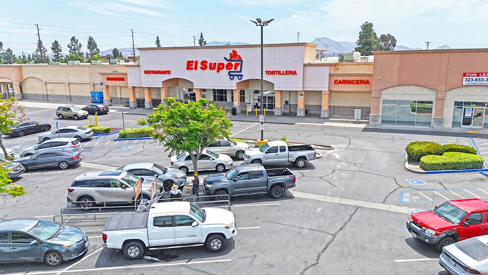 568-618 S Mount Vernon Ave, San Bernardino, CA à louer - Photo de l’immeuble – Image 2 sur 7