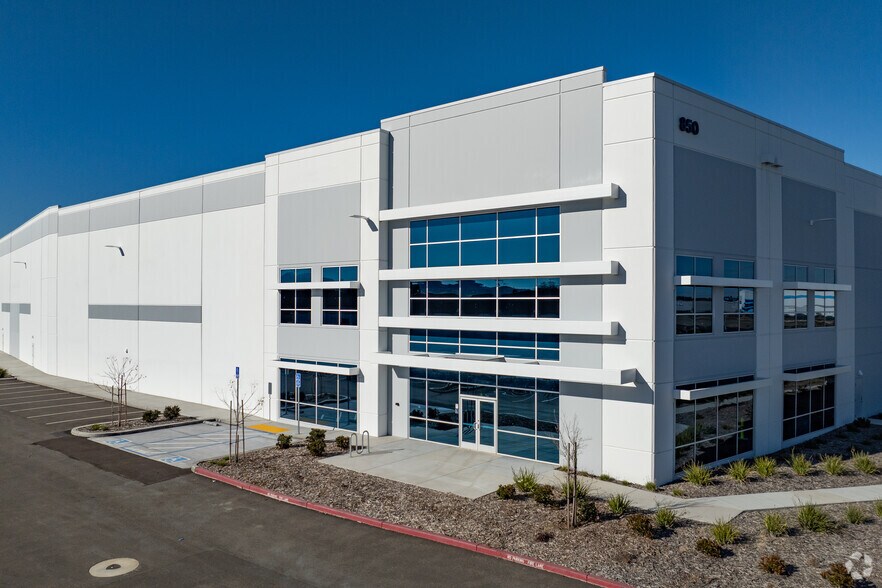 Eubanks Dr, Vacaville, CA à louer - Photo principale – Image 1 sur 2