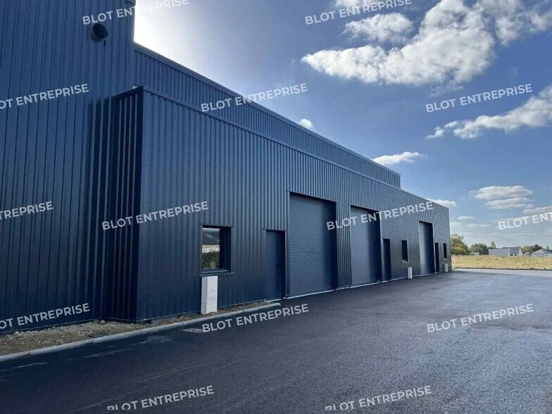 Local d'activités dans La Bouëxière à vendre - Photo de l’immeuble – Image 2 sur 9