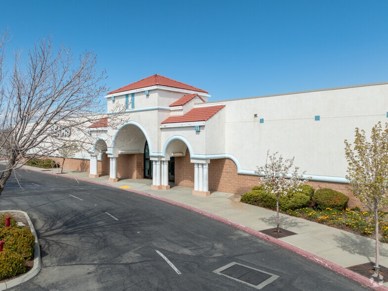 1233 Rancho Vista Blvd, Palmdale, CA à louer - Photo principale – Image 2 sur 2