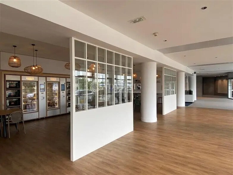Bureau dans Ivry-sur-Seine à louer - Photo de l’immeuble – Image 3 sur 11