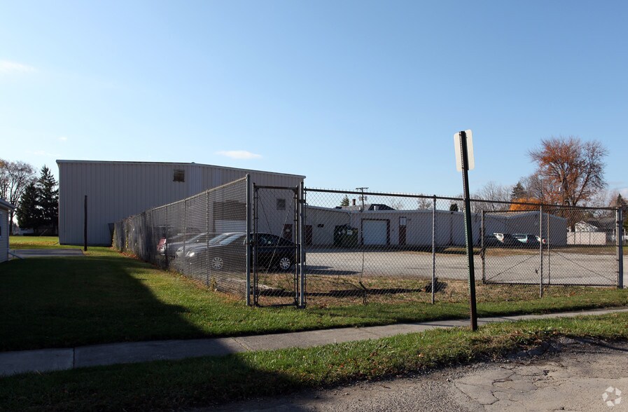240 Andrus Rd, Northwood, OH à louer - Photo de l’immeuble – Image 2 sur 10