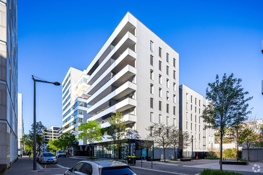 1-3 Place Renée Dufourt, Lyon à vendre - Photo de l’immeuble – Image 2 sur 2