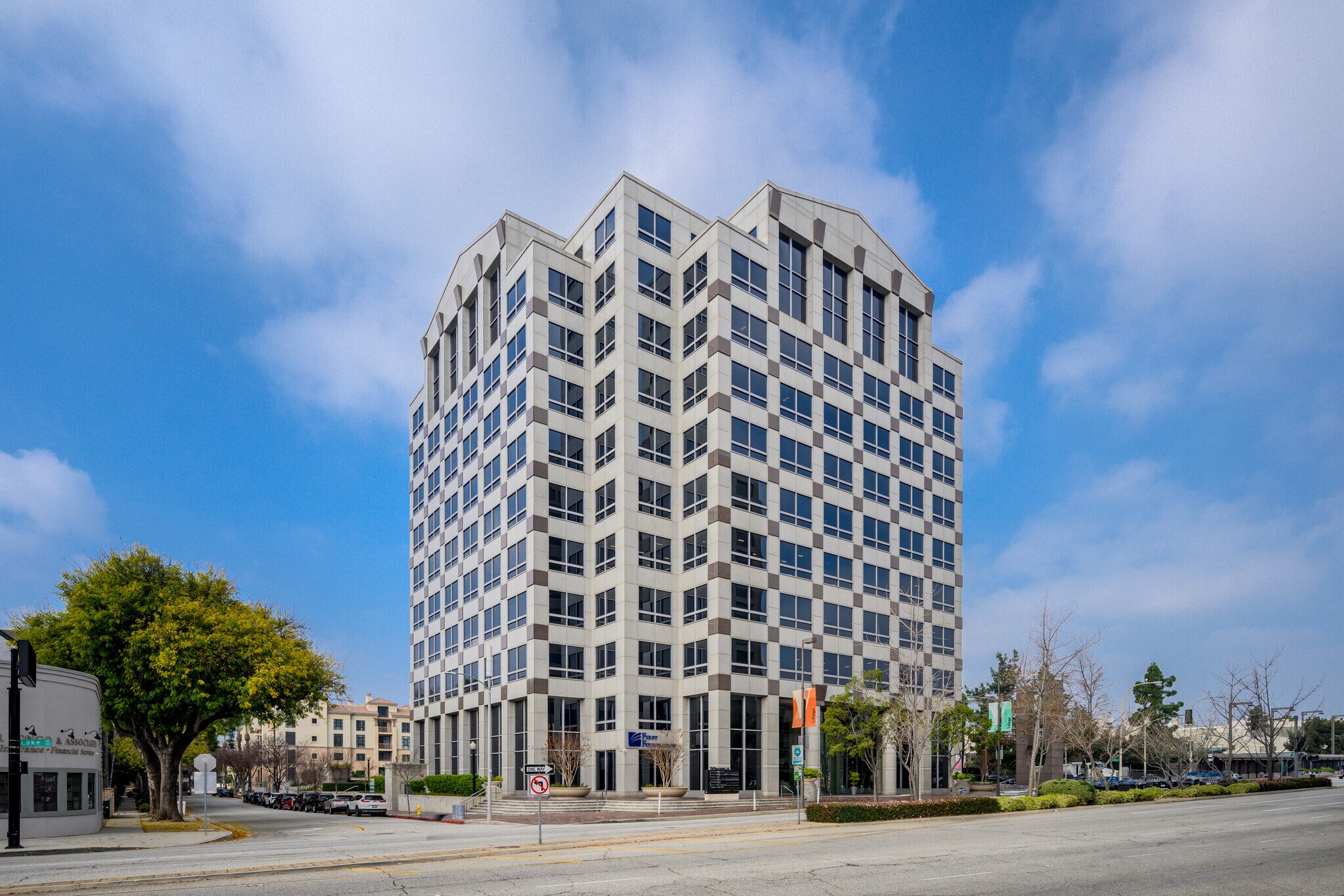 301 N Lake Ave, Pasadena, CA à louer Photo de l’immeuble– Image 1 sur 67