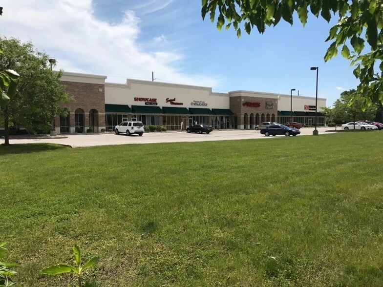581 S Dan Jones Rd, Avon, IN à louer - Photo de l’immeuble – Image 3 sur 4