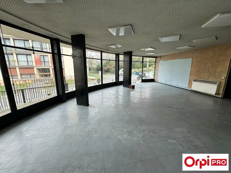 Local commercial dans Palaiseau à louer Photo de l’immeuble– Image 1 sur 5