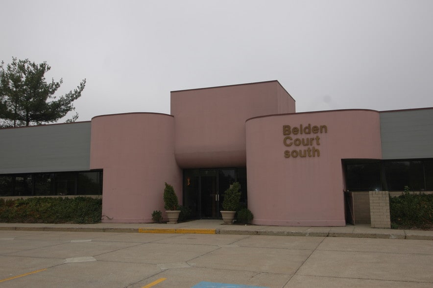 4942 Higbee Ave NW, Canton, OH à louer - Photo principale – Image 1 sur 6