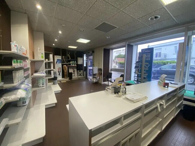 Plus de détails pour Local commercial à vendre