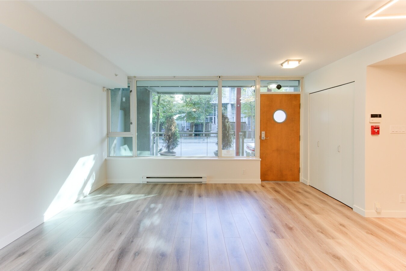 1432 Hastings St W, Vancouver, BC V6G 3J6 - Lot 1432 -  - Photo intérieure - Image 1 of 17