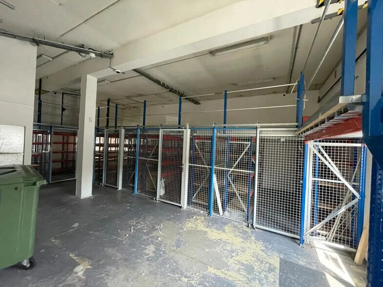 Local d’activités dans Nanterre à louer - Photo de l’immeuble – Image 3 sur 12