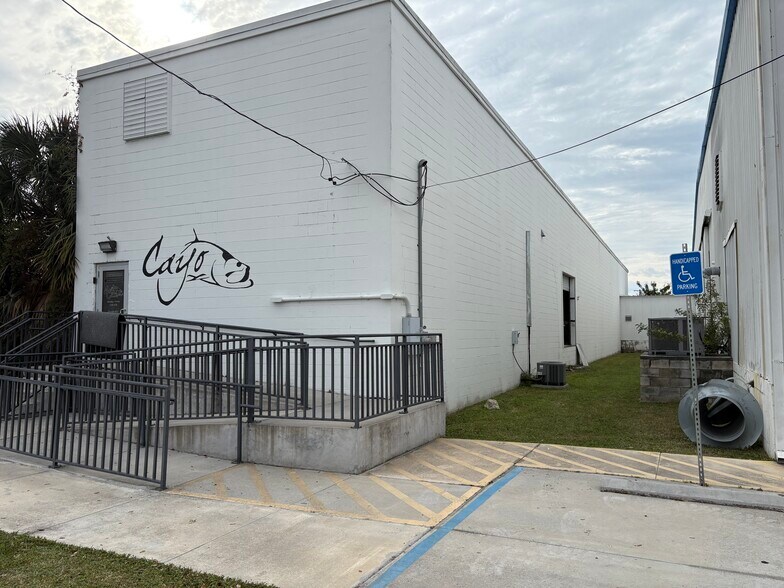 3250 44th Ave N, Saint Petersburg, FL à louer - Photo de l’immeuble – Image 2 sur 22