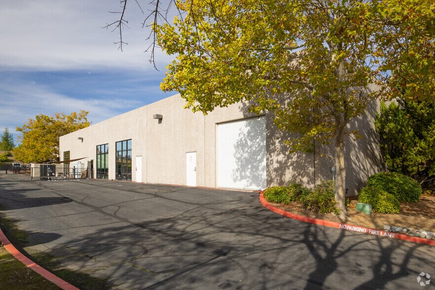 5001 Windplay Dr, El Dorado Hills, CA à vendre - Photo de l’immeuble – Image 2 sur 4