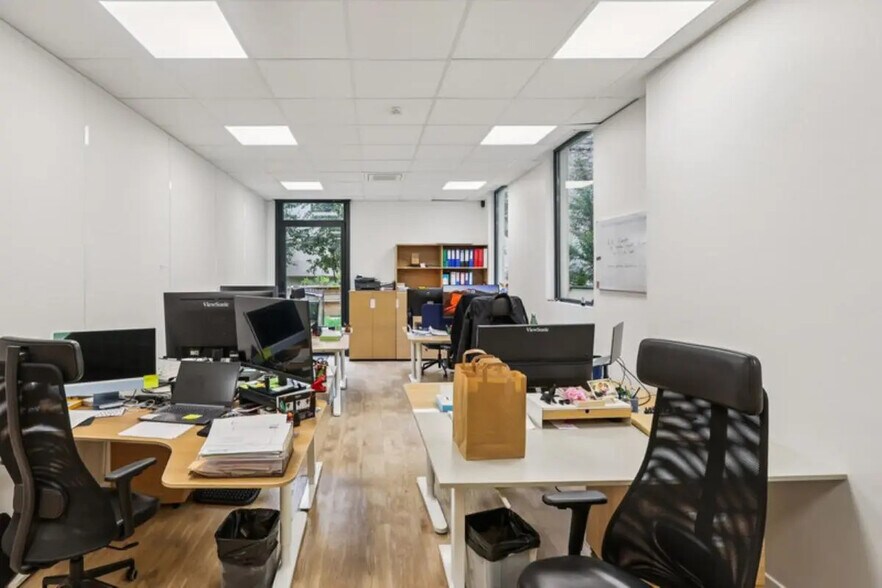 Bureau dans Montrouge à vendre - Photo de l’immeuble – Image 1 sur 11
