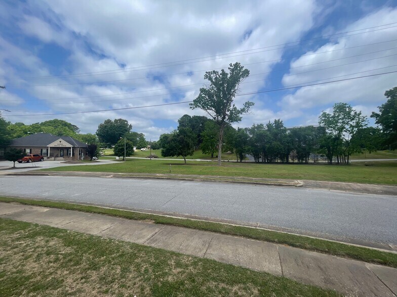 47 Lynoak Cv, Jackson, TN à vendre - Photo de l’immeuble – Image 2 sur 8