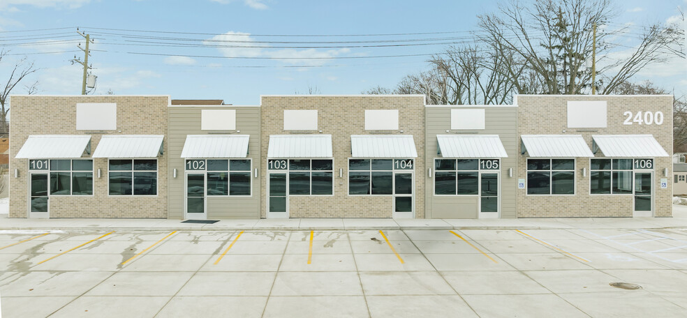 2400 Greenfield rd, Berkley, MI à louer - Photo de l’immeuble – Image 3 sur 3