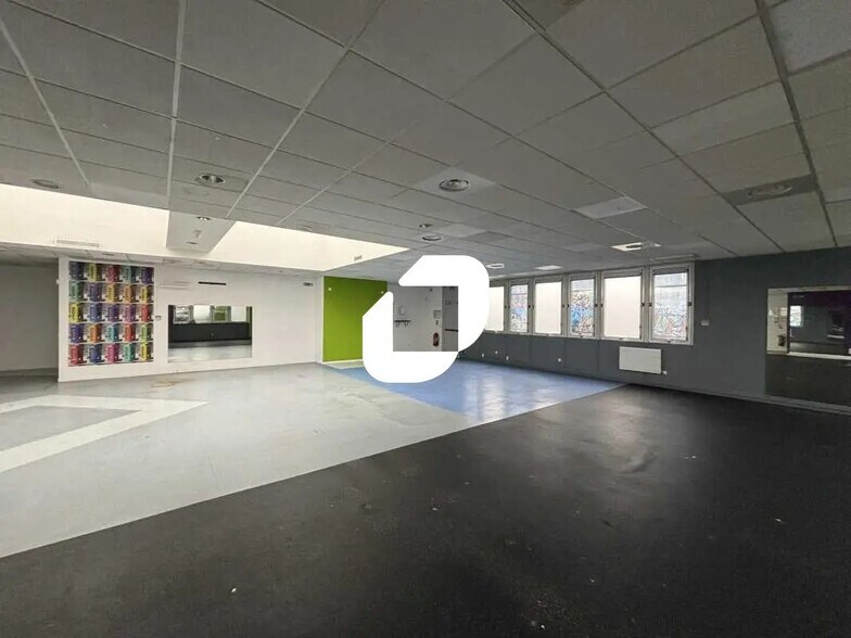 Bureau dans Évry-Courcouronnes à louer - Photo de l’immeuble – Image 2 sur 12