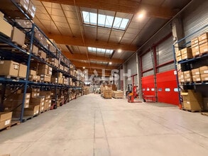 Local d’activités dans Saint-André-de-Corcy à louer Photo de l’immeuble– Image 2 sur 8