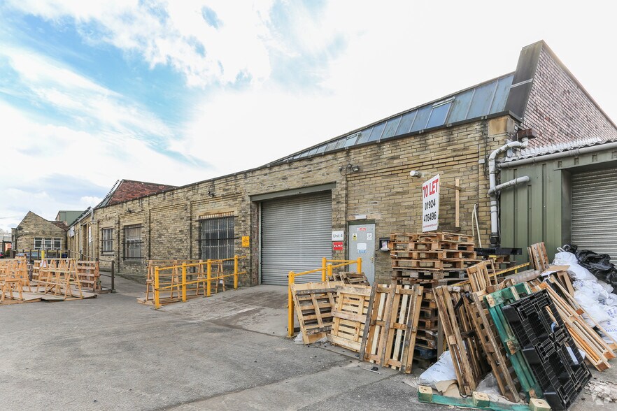 Huddersfield Rd Rd, Mirfield à vendre - Photo principale – Image 1 sur 5