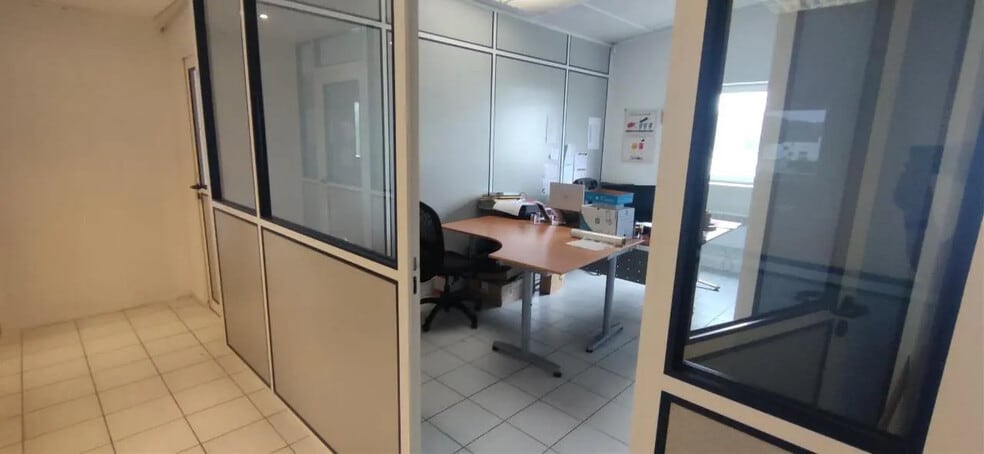 Bureau dans SAINT-VIGOR-D'YMONVILLE à louer - Photo de l’immeuble – Image 1 sur 4