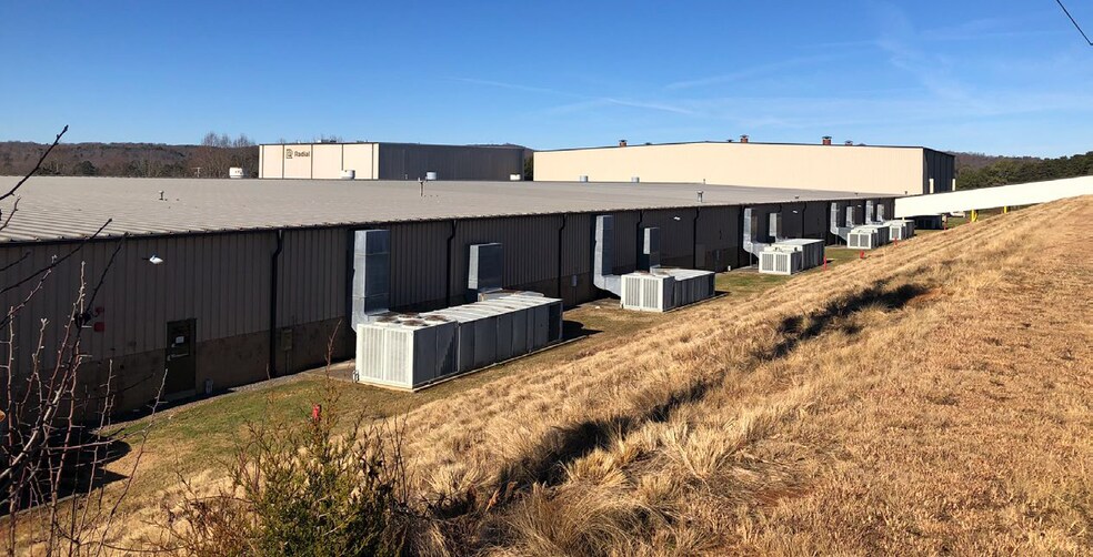 229 Hollie Dr, Martinsville, VA à louer - Photo de l’immeuble – Image 2 sur 8