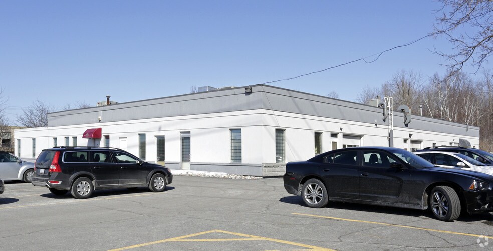 1790-1798 Courtwood Cres, Ottawa, ON à louer - Photo de l’immeuble – Image 3 sur 3