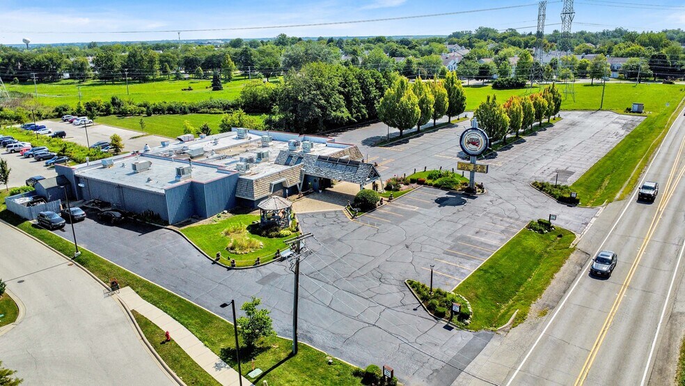 890 E US Highway 45, Mundelein, IL à vendre - Photo de l’immeuble – Image 2 sur 33