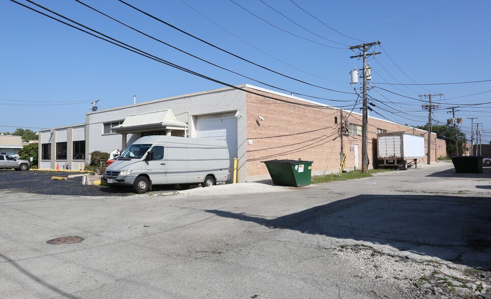 6421-6425 N Hamlin Ave, Lincolnwood, IL à louer - Photo de l’immeuble – Image 2 sur 6