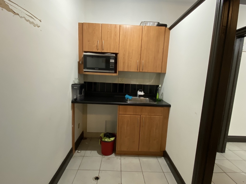 24A Ripley Av, Toronto, ON à louer Photo de l’immeuble– Image 1 sur 6